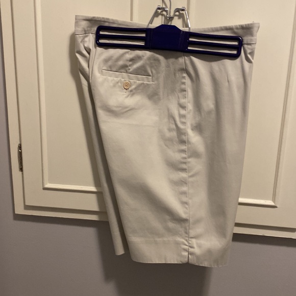 Jones New York khaki shorts 6p - Picture 2 of 4